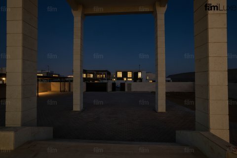 Villa en alquiler en Dubai, EAU 6 dormitorios, 1346.3 m2 № 662392 - foto 28