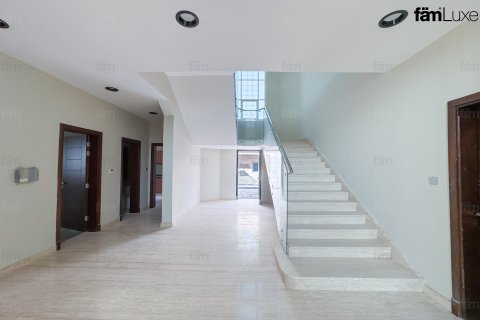 Villa en alquiler en Dubai, EAU 6 dormitorios, 1346.3 m2 № 662392 - foto 9