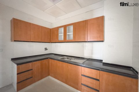 Villa en alquiler en Dubai, EAU 6 dormitorios, 1346.3 m2 № 662392 - foto 7