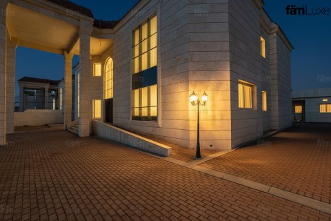 Villa en alquiler en Dubai, EAU 6 dormitorios, 1346.3 m2 № 662392 - foto 25