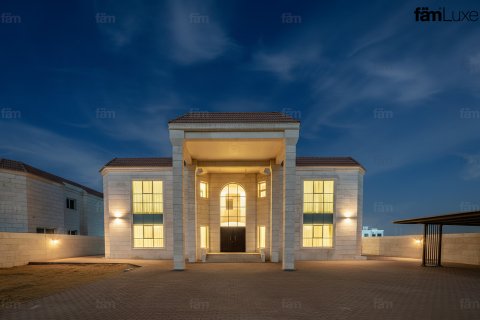 Villa en alquiler en Dubai, EAU 6 dormitorios, 1346.3 m2 № 662392 - foto 26