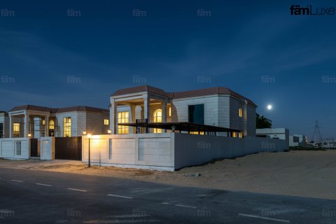 Villa en alquiler en Dubai, EAU 6 dormitorios, 1346.3 m2 № 662392 - foto 29