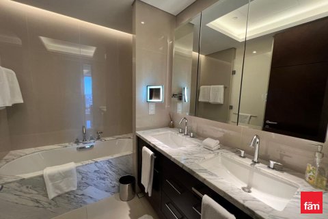 Appartement te huur in Downtown Dubai (Downtown Burj Dubai), Dubai, VAE 3 slaapkamers, 225.5 vr.m., nr 689485 - foto 19