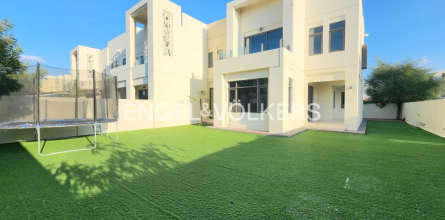 Vila v Dubai, SAE 4 spálne, 401 m2 č. 696320