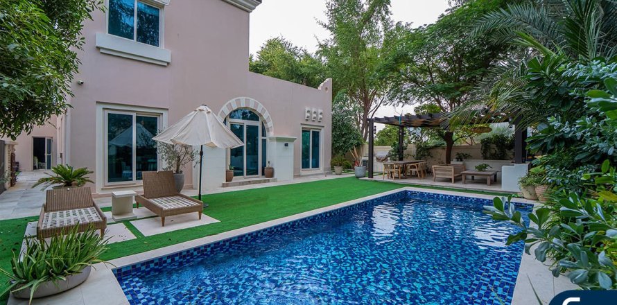 Vila v Dubai Sports City, Dubai, SAE 4 ložnice, 613 m² Č.: 671170