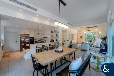 Vila v Dubai Sports City, Dubai, SAE 4 ložnice, 613 m² Č.: 671170 - fotografie 3