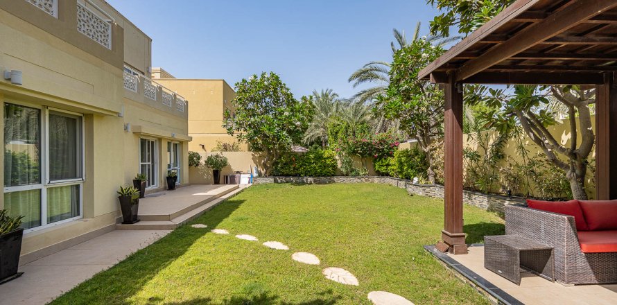 ویلا در Meadows، Dubai ، امارات متحده عربی 5 خوابه ، 540.05 متر مربع.  شماره 750654