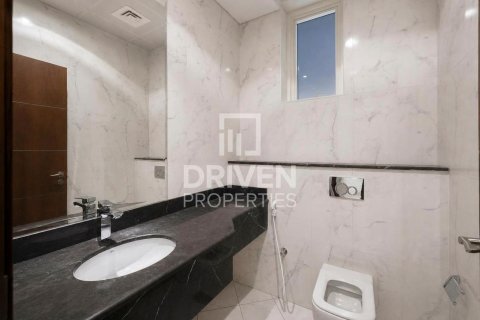 Vila u gradu Jumeirah, Dubai, UAE 6 spavaće sobe, 1393.55 m2 Br. 767994 - Slika 27