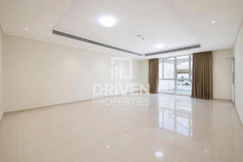 Vila u gradu Jumeirah, Dubai, UAE 6 spavaće sobe, 1393.55 m2 Br. 767994 - Slika 8