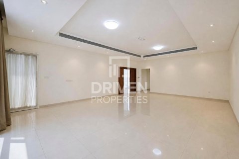 Vila u gradu Jumeirah, Dubai, UAE 6 spavaće sobe, 1393.55 m2 Br. 767994 - Slika 6