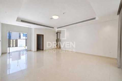 Vila u gradu Jumeirah, Dubai, UAE 6 spavaće sobe, 1393.55 m2 Br. 767994 - Slika 4