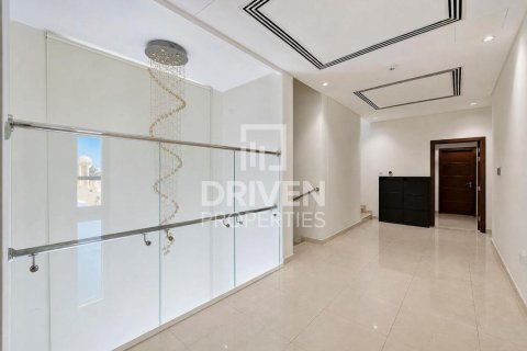 Vila u gradu Jumeirah, Dubai, UAE 6 spavaće sobe, 1393.55 m2 Br. 767994 - Slika 10
