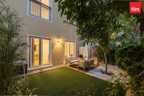 Városi lakóépület itt: Dubai, EAE, 2 hálószoba, 164.8 m², azonosító: 682257