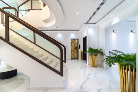 Villa in Dubai, UAE 7 bedrooms, 790 sq.m. № 734379 - photo 12