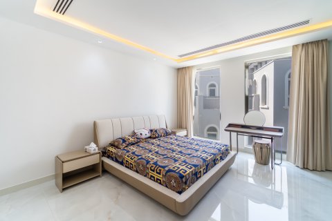 Villa in Dubai, UAE 7 bedrooms, 790 sq.m. № 734379 - photo 19