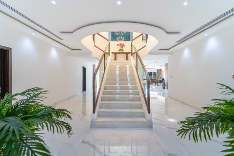 Villa in Dubai, UAE 7 bedrooms, 790 sq.m. № 734379 - photo 11