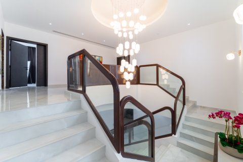 Villa in Dubai, UAE 7 bedrooms, 790 sq.m. № 734379 - photo 14