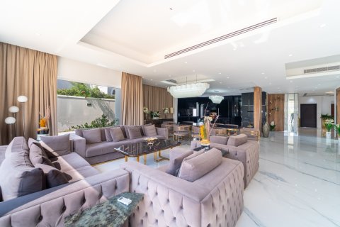 Villa in Dubai, UAE 7 bedrooms, 790 sq.m. № 734379 - photo 6