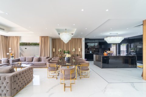 Villa in Dubai, UAE 7 bedrooms, 790 sq.m. № 734379 - photo 10