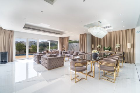 Villa in Dubai, UAE 7 bedrooms, 790 sq.m. № 734379 - photo 5