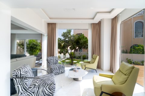 Villa in Dubai, UAE 7 bedrooms, 790 sq.m. № 734379 - photo 7