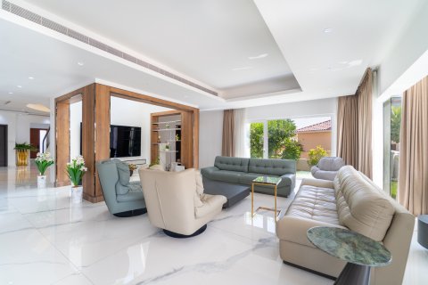 Villa in Dubai, UAE 7 bedrooms, 790 sq.m. № 734379 - photo 8