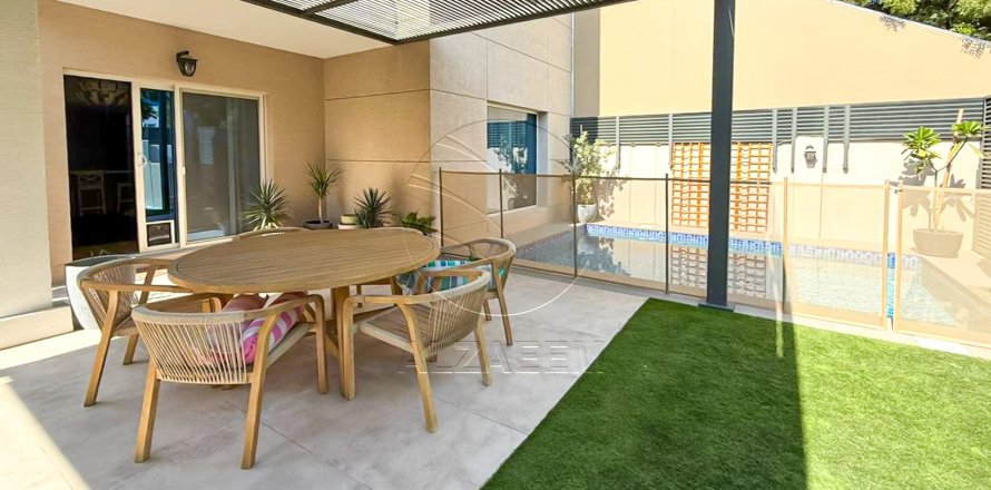 Villa itt: Al Reef, Abu Dhabi, EAE, 5 hálószoba, 273 m², azonosító: 662782