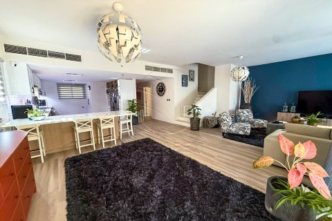 Villa itt: Al Reef, Abu Dhabi, EAE, 5 hálószoba, 273 m², azonosító: 662782 - fénykép 4