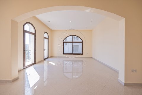 Vila u Abu Dhabi, UAE 6 spavaćih soba, 500 m2 Br. 662783 - fotografija 3