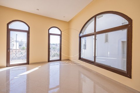 Vila u Abu Dhabi, UAE 6 spavaćih soba, 500 m2 Br. 662783 - fotografija 4