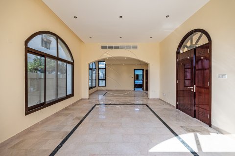 Vila u Abu Dhabi, UAE 6 spavaćih soba, 500 m2 Br. 662783 - fotografija 8