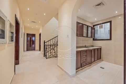 Vila u Abu Dhabi, UAE 6 spavaćih soba, 500 m2 Br. 662783 - fotografija 5
