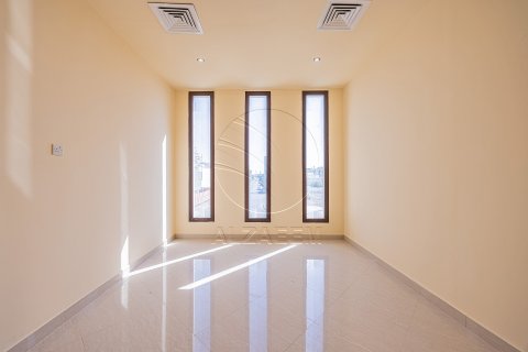 Vila u Abu Dhabi, UAE 6 spavaćih soba, 500 m2 Br. 662783 - fotografija 16