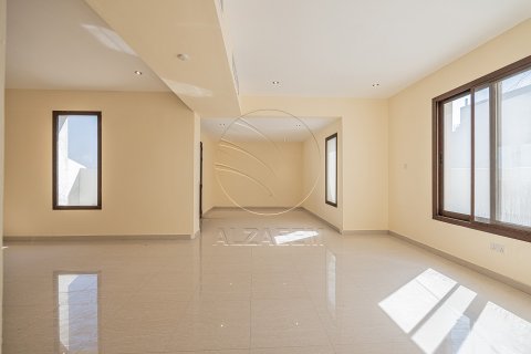 Vila u Abu Dhabi, UAE 6 spavaćih soba, 500 m2 Br. 662783 - fotografija 12
