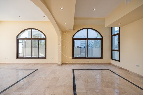 Vila u Abu Dhabi, UAE 6 spavaćih soba, 500 m2 Br. 662783 - fotografija 7