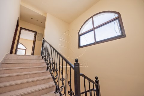 Vila u Abu Dhabi, UAE 6 spavaćih soba, 500 m2 Br. 662783 - fotografija 14