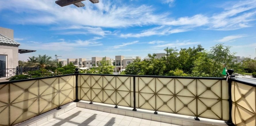 Villa in Dubai, VAE: 4 Schlafzimmer, 527.9 m2 Nr. 713219