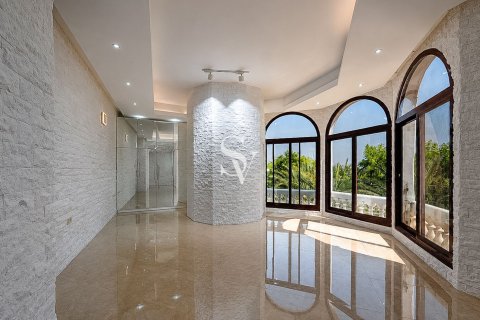 Villa til leje i Emirates Hills, Dubai, UAE 8 soveværelser, 1724 kvm № 721446 - foto 11