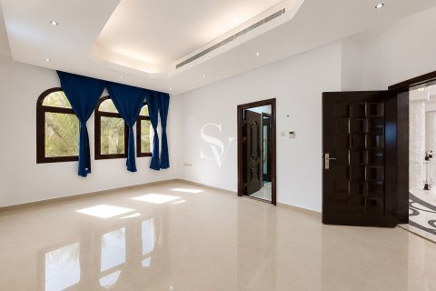 Villa til leje i Emirates Hills, Dubai, UAE 8 soveværelser, 1724 kvm № 721446 - foto 19