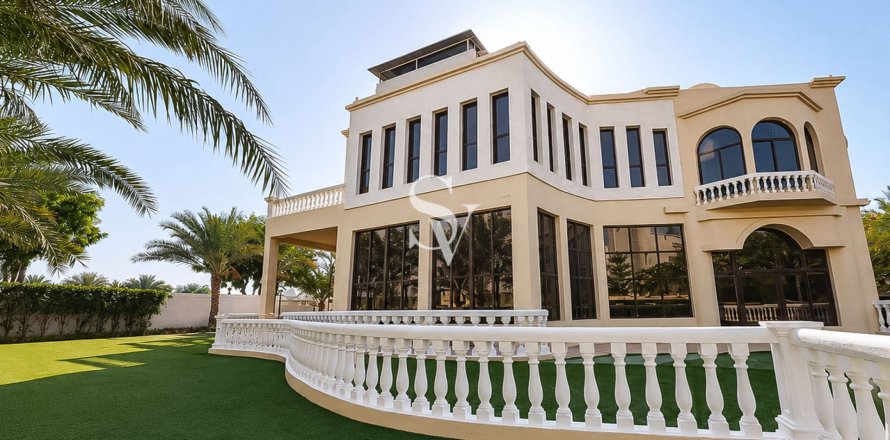 Villa i Emirates Hills, Dubai, UAE 8 soveværelser, 1724 kvm № 721446