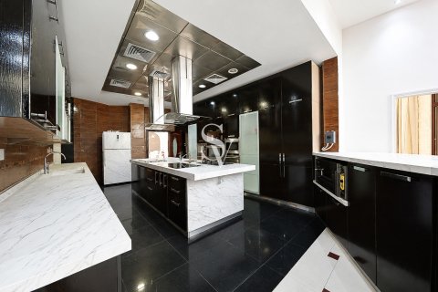 Villa til leje i Emirates Hills, Dubai, UAE 8 soveværelser, 1724 kvm № 721446 - foto 6