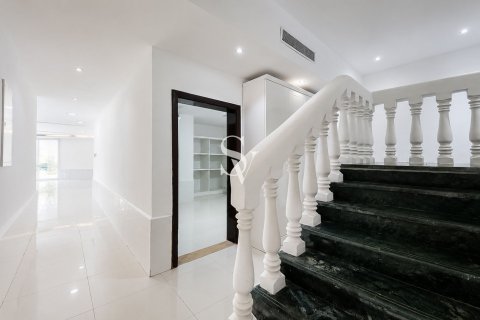 Villa til leje i Emirates Hills, Dubai, UAE 8 soveværelser, 1724 kvm № 721446 - foto 23