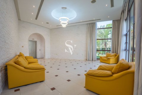 Villa til leje i Emirates Hills, Dubai, UAE 8 soveværelser, 1724 kvm № 721446 - foto 3