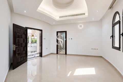 Villa til leje i Emirates Hills, Dubai, UAE 8 soveværelser, 1724 kvm № 721446 - foto 17