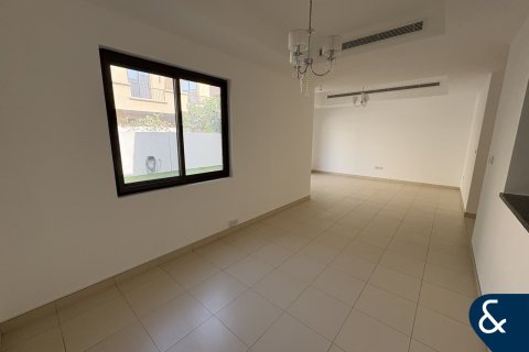 فيلا للإيجار في ريم، دبي، الإمارات العربية المتحدة 3 غرفة نوم ، 216 متر مربع ، رقم 668052 - صورة 2
