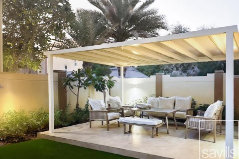 Townhouse sa Dubai Sports City, UAE 4 silid-tulugan, 388 sq.m. № 638047 - larawan 2