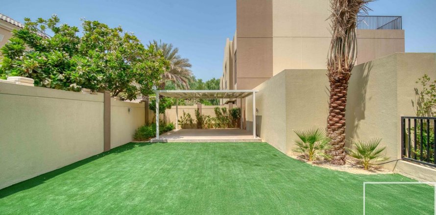 Townhouse sa Dubai Sports City, UAE 4 silid-tulugan, 388 sq.m. № 638047