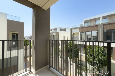 Vilă de închiriat în Dubai, EAU 4 dormitoare, 316.9 mp.  №629713 - poză 14