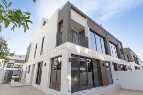 Villa til leje i Dubai, UAE 4 soveværelser, 316.8 kvm № 629715 - foto 1