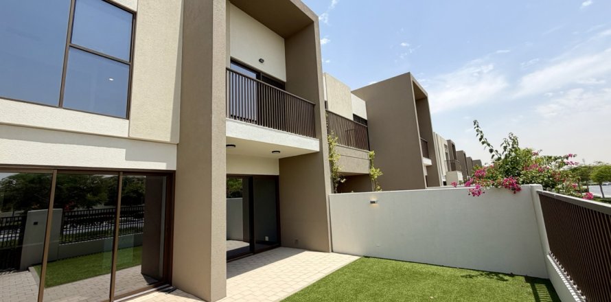 Таунхаус в Dubai Land, Дубай, ОАЭ 3 спальни, 166.3м2 № 750913
